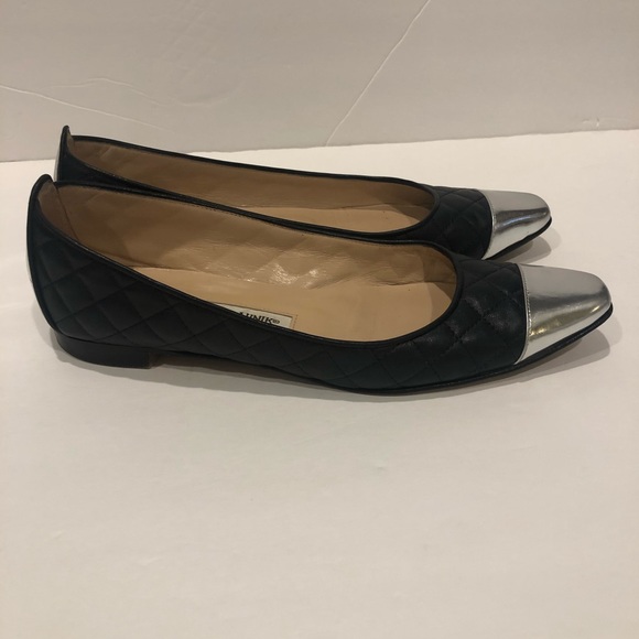 MANOLO BLAHNIK
Quilted Leather Cap-Toe Flats - Picture 3 of 9
